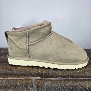 UGG Classic Ultra Mini Mens Size 10 Slip On Shoes Boots Olive Green Fur Lined